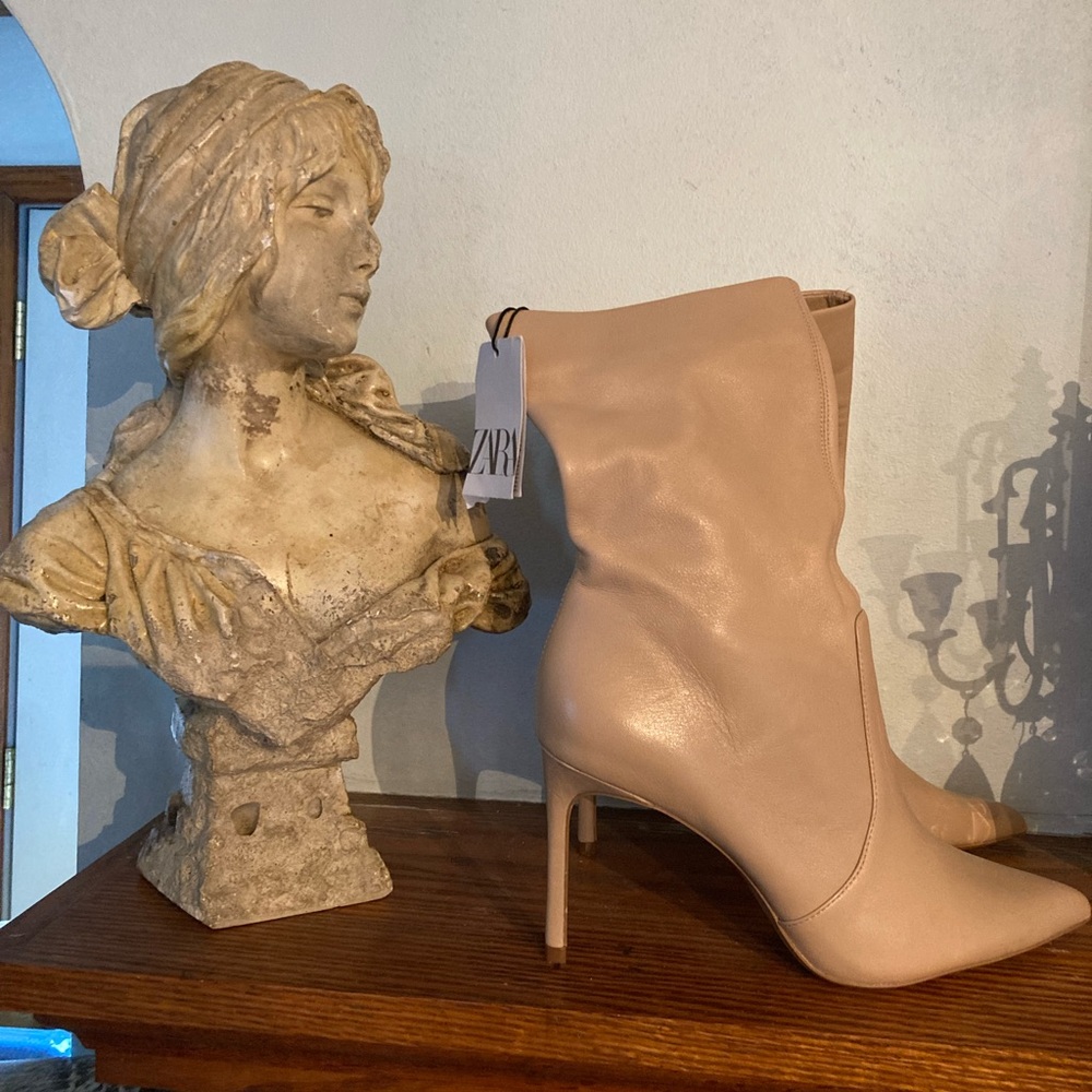 Zara Leather Boots Size 40. NWT